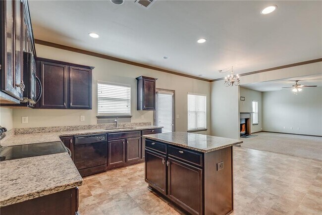 Building Photo - 4135 Whitfield Oak Way NE