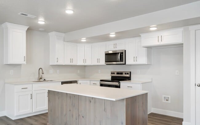 Building Photo - 937 N 215 W