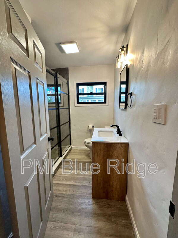 Building Photo - 2028 Arlington Pl