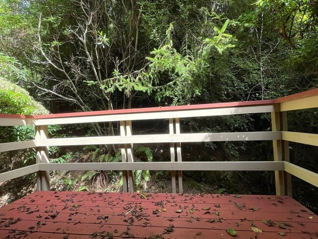 Building Photo - 4 bed, 3 bath split-level home in a private, forested setting (Bayside)