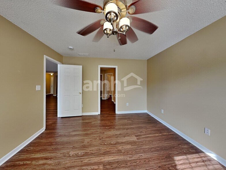Building Photo - 19470 Rocky Beach Dr