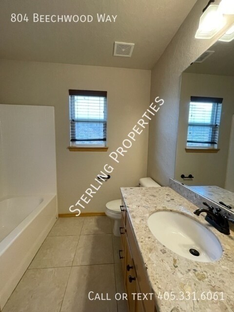 Building Photo - 804 Beechwood Way
