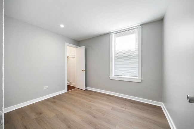 Building Photo - 624 N Monticello Ave