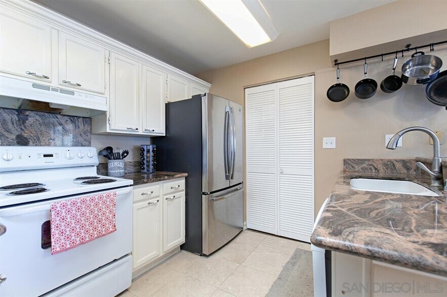Building Photo - 4380 Temecula St