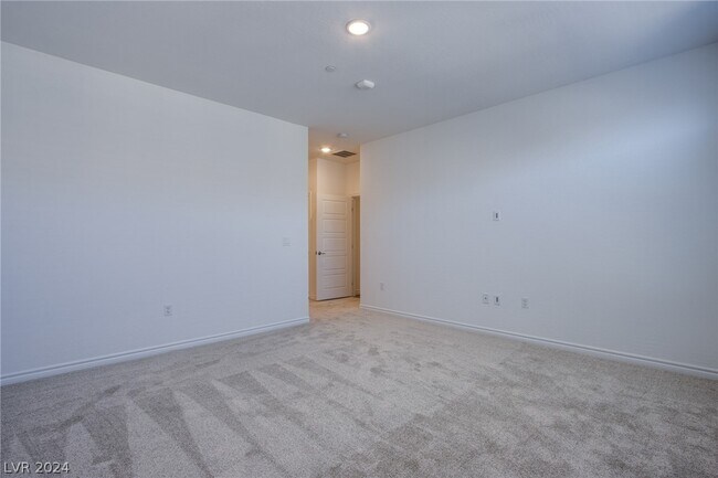 Building Photo - 2555 Hampton Rd