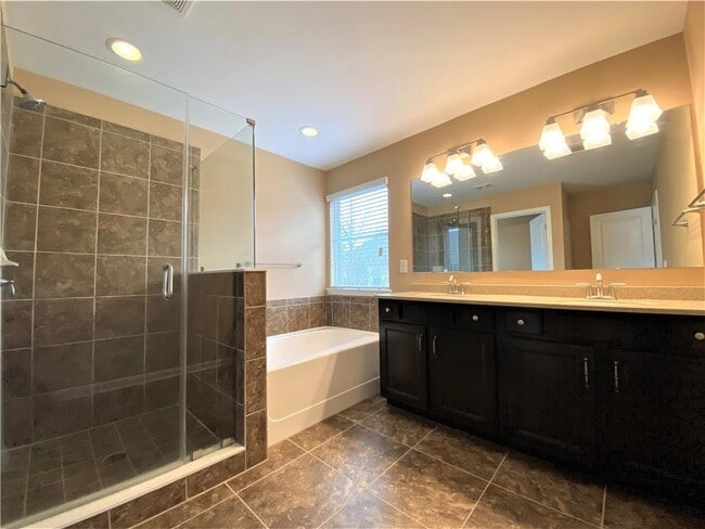 Building Photo - 2186 Hillview Dr NE