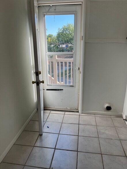 Laundry room - 1991 Lemay Ferry Rd