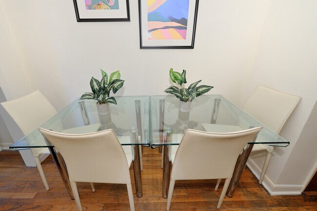 Building Photo - 201 E 89th St