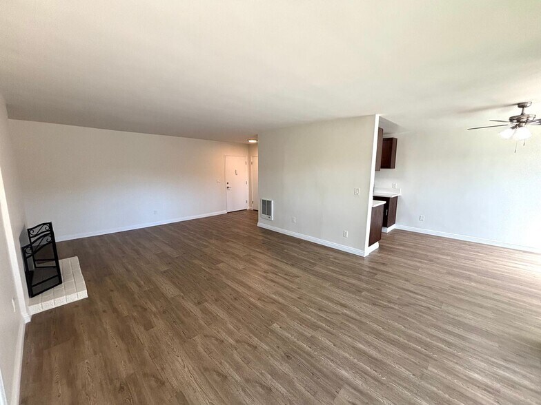 Building Photo - 5409 Radford Ave