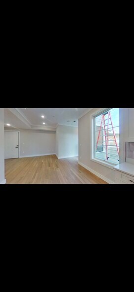 Building Photo - 126 Warren St