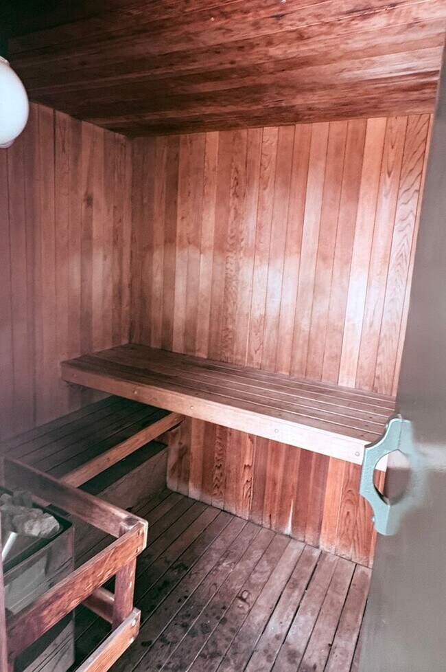 Building Photo - 2650 Broadway