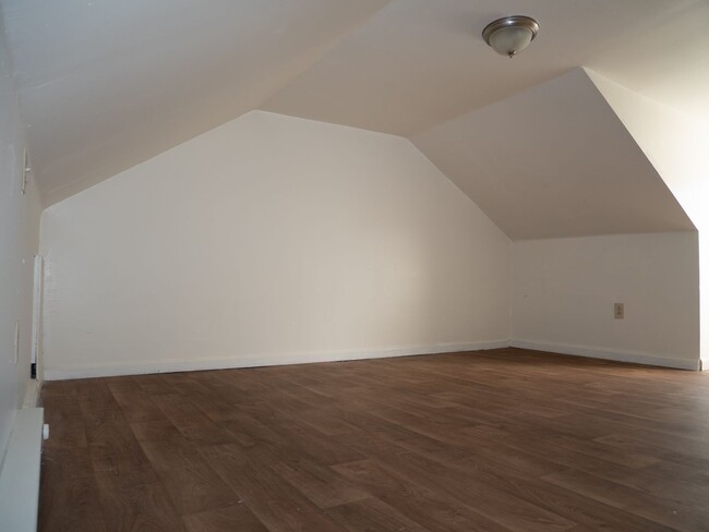 Building Photo - Bright 2-Bedroom Easton Apartment with Out...