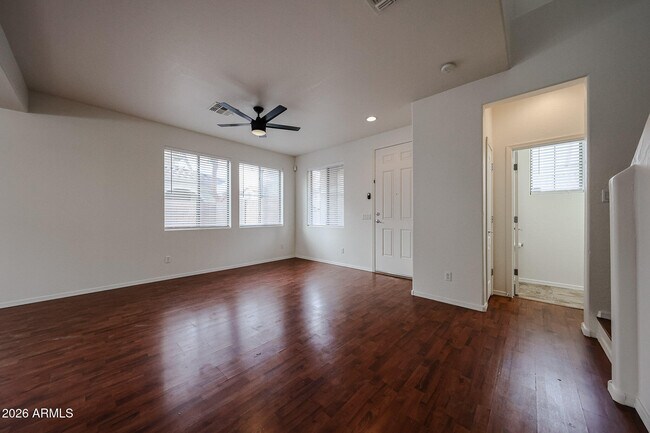 Building Photo - 961 E Redondo Dr