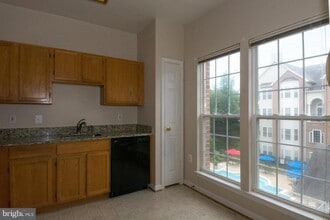 Building Photo - 4139 Fountainside Ln
