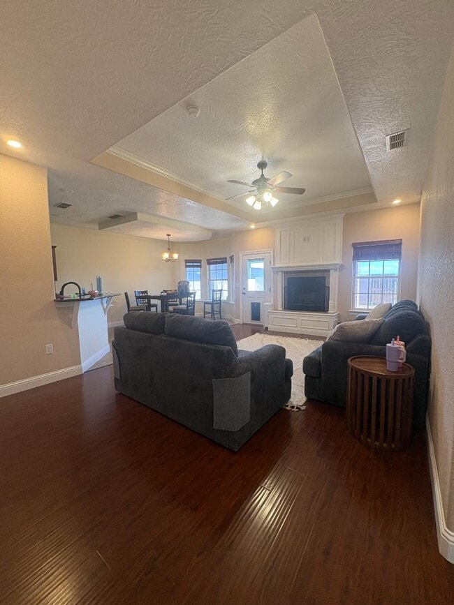 Building Photo - 725 Almond Tree Ln