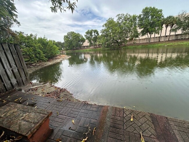 Building Photo - 156 Colly Way