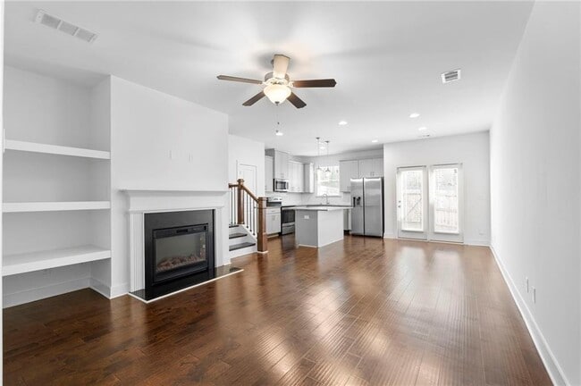 Building Photo - 1821 Edgehill Dr