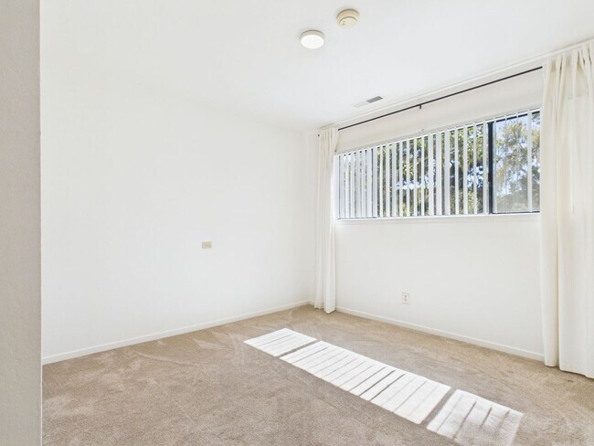 Building Photo - 4 Bedroom family home in Pebble Beach