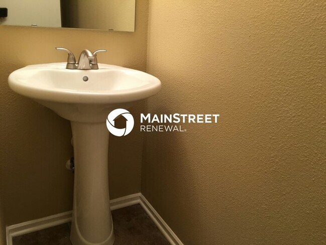 Building Photo - 4 Bedroom Pet-Friendly Home in Indianapoli...