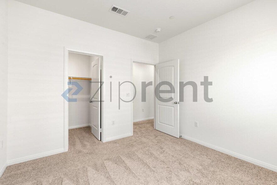 Building Photo - Unit