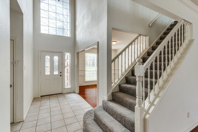 Building Photo - 8434 Golf Club Cir