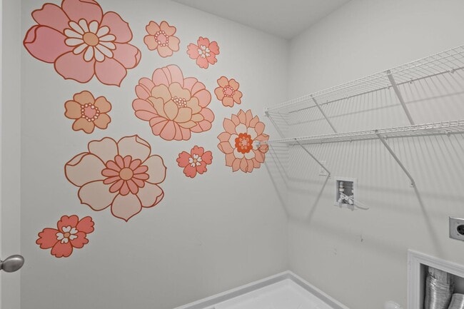 Building Photo - Stunning 5 Bedroom Home with a Fully Fence...