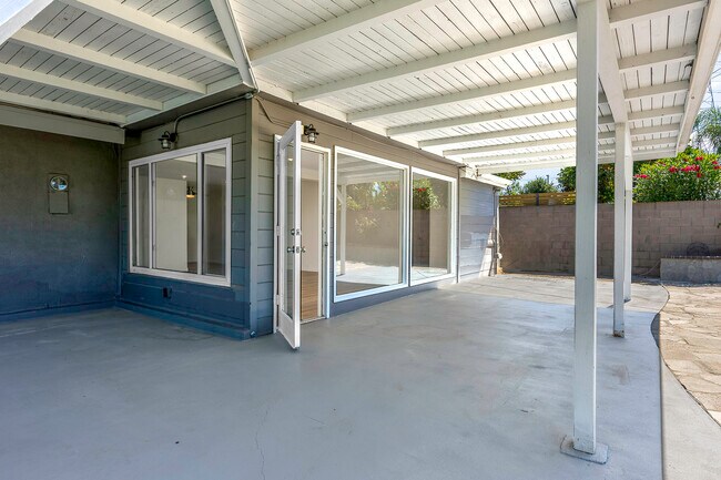 Building Photo - 7032 E El Cedral St