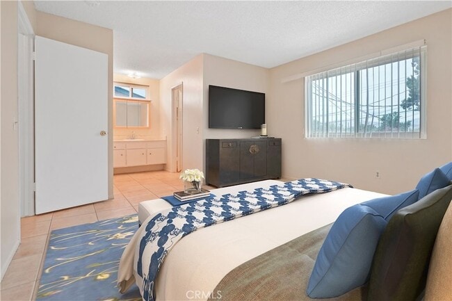 Building Photo - 22855 Vanowen St