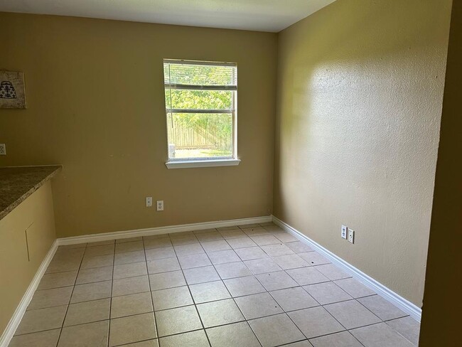 Building Photo - 300 Rice St