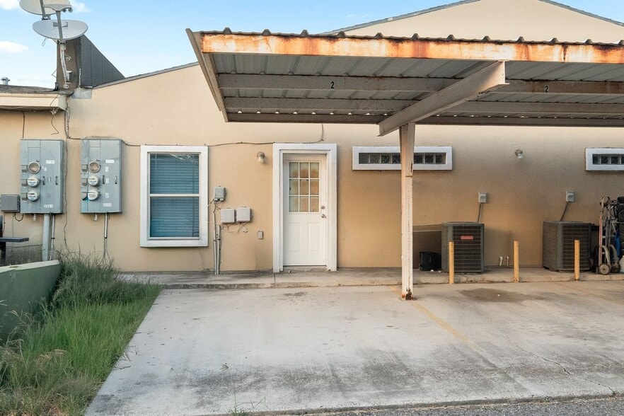 Building Photo - 3036 Scottland Dr