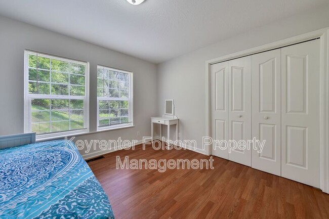 Building Photo - 5456 Oak Leaf Cir