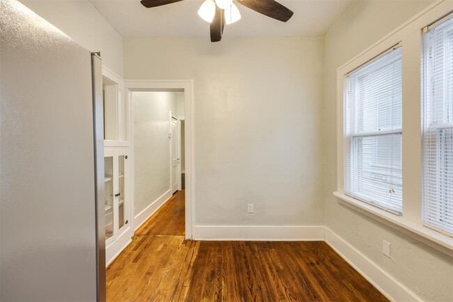 Building Photo - 2611 N Shartel Ave