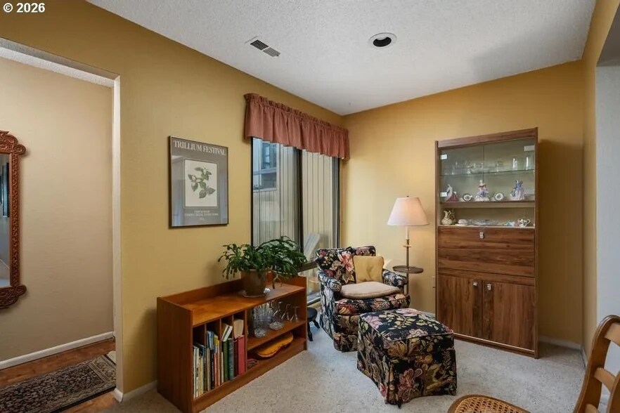 Building Photo - 1655 NW Lakeway Ln