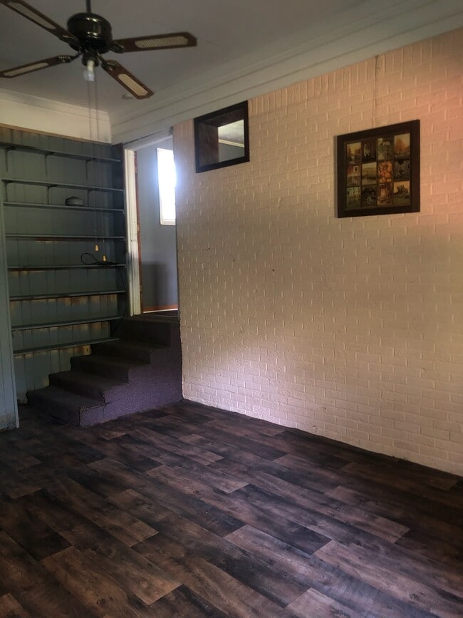 Building Photo - 1541 MS-9