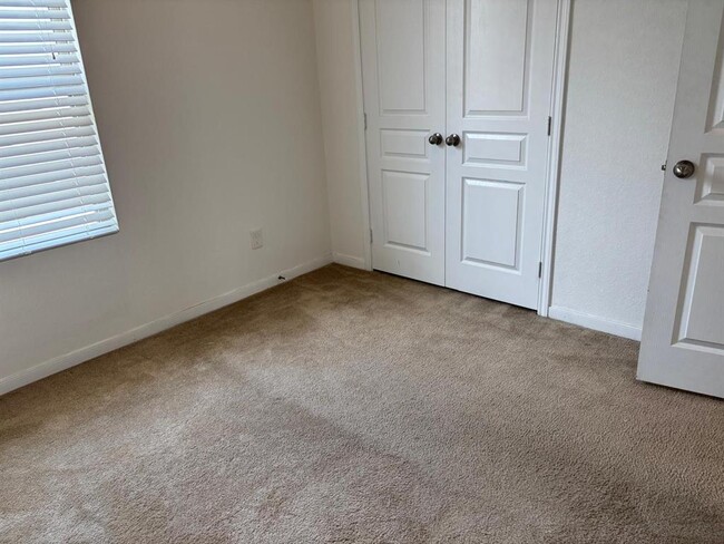 Building Photo - 2711 Skyview Long Dr