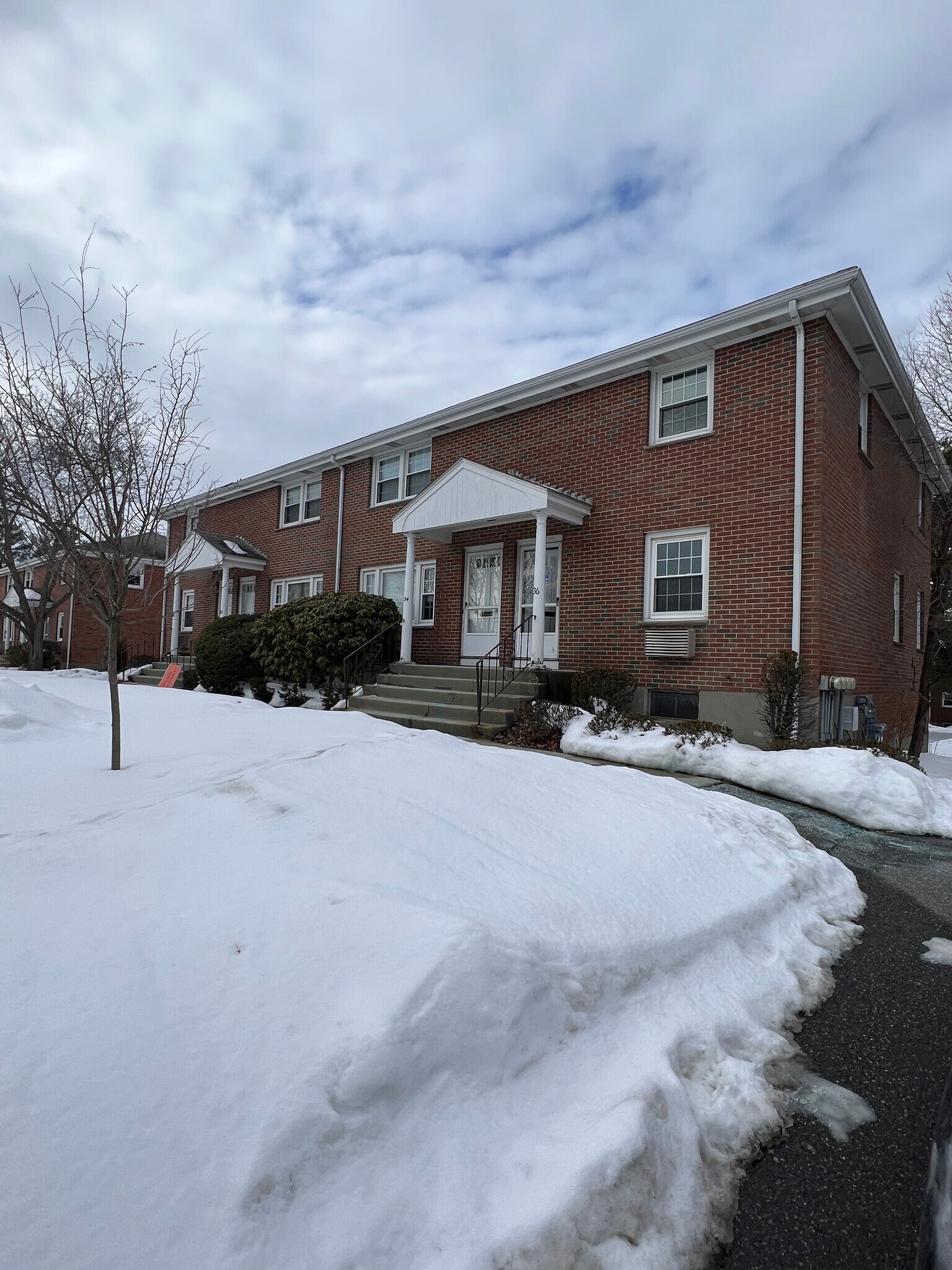 Building Photo - 36 Hill Rd