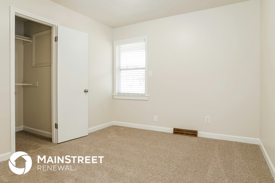 Building Photo - 160 Oak Forest Dr