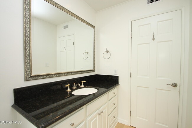 Building Photo - 186 Poplar Crest Ave