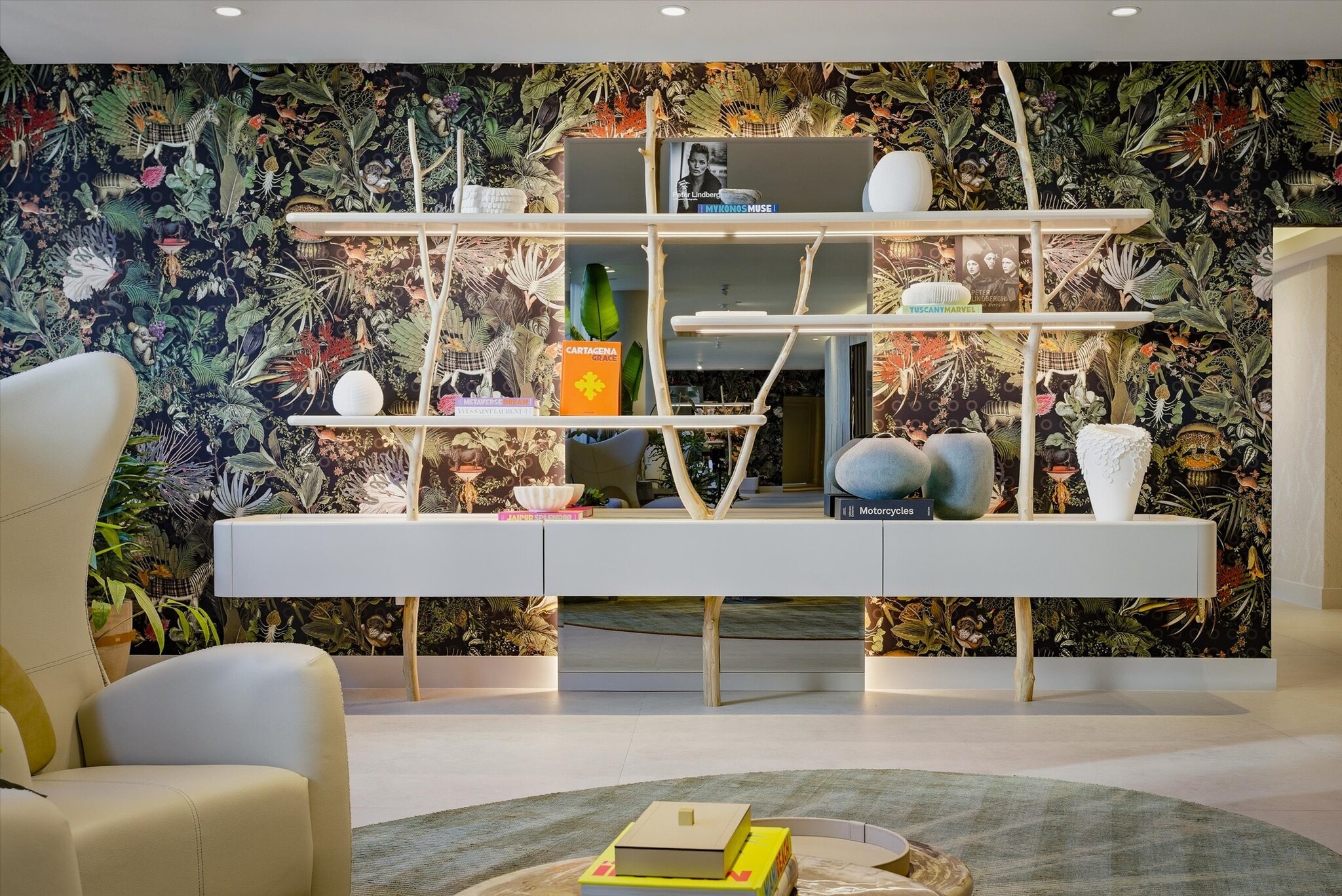 Building Photo - 700 NE 24th St