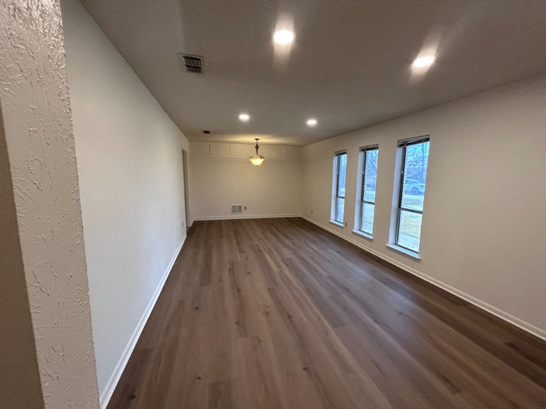 Building Photo - 902 Walnut St