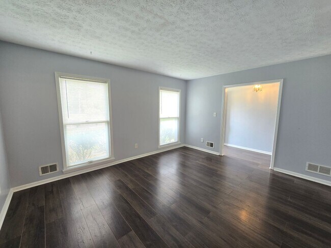 Building Photo - Brick Ranch in the heart of Jeffersontown! Featuring hardwood styled floors, 3 Bedrooms, 1.5 Bath...