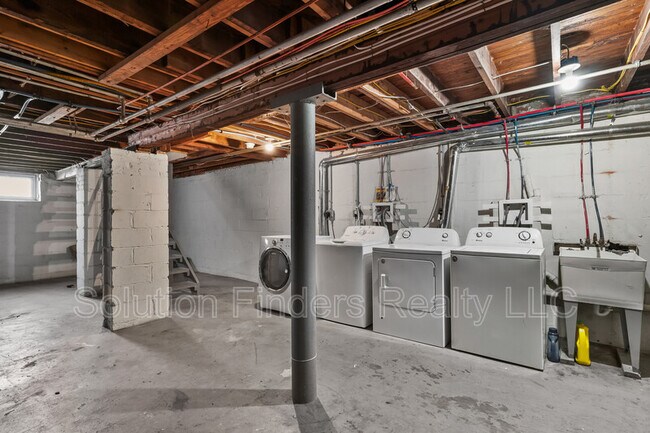 Building Photo - 2956 Yorkway