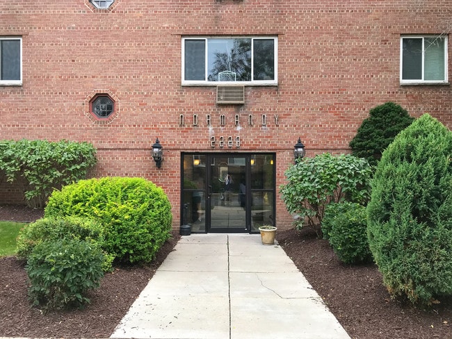Building Photo - 2223 E Belleview Pl