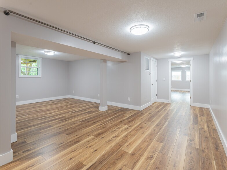 Building Photo - 3 Southwicke Ct
