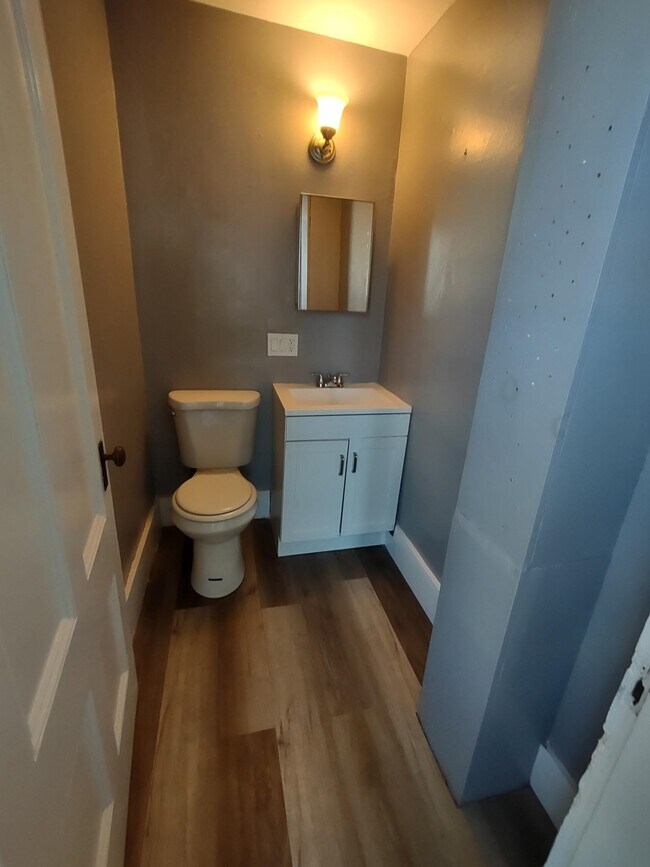 Building Photo - 48 Laurel St