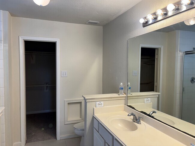 Building Photo - 3526 Glenhill Dr