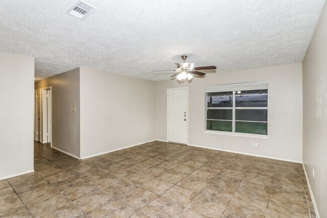 Building Photo - 14214 Bateau Dr