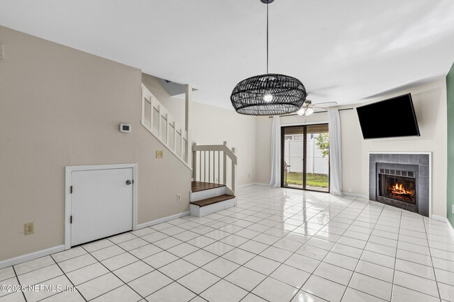 Building Photo - 8300 Plaza Gate Ln