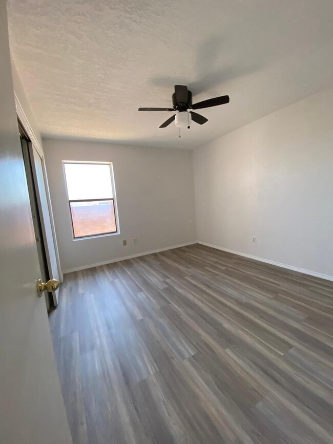 Building Photo - 17 Homestead Dr