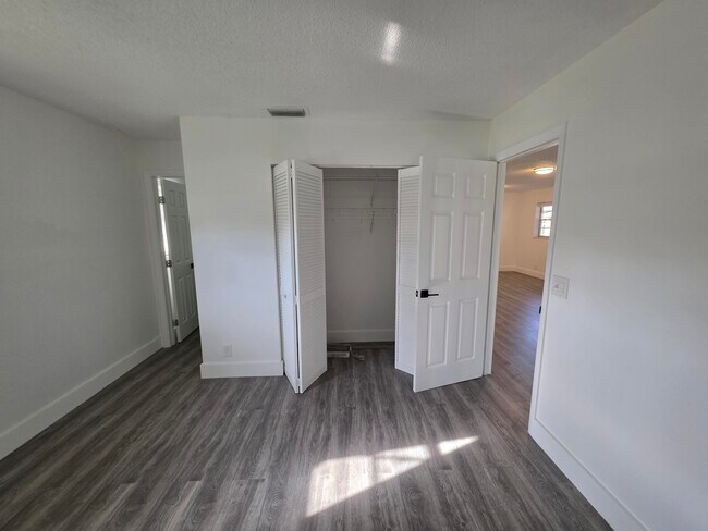Building Photo - 718 Whippoorwill Ln